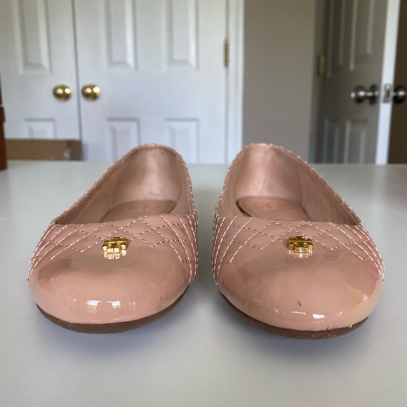 Good condition Tory Burch Kent Quilted Ballet Flat in Nude Patent 7.5 - Picture 3 of 7